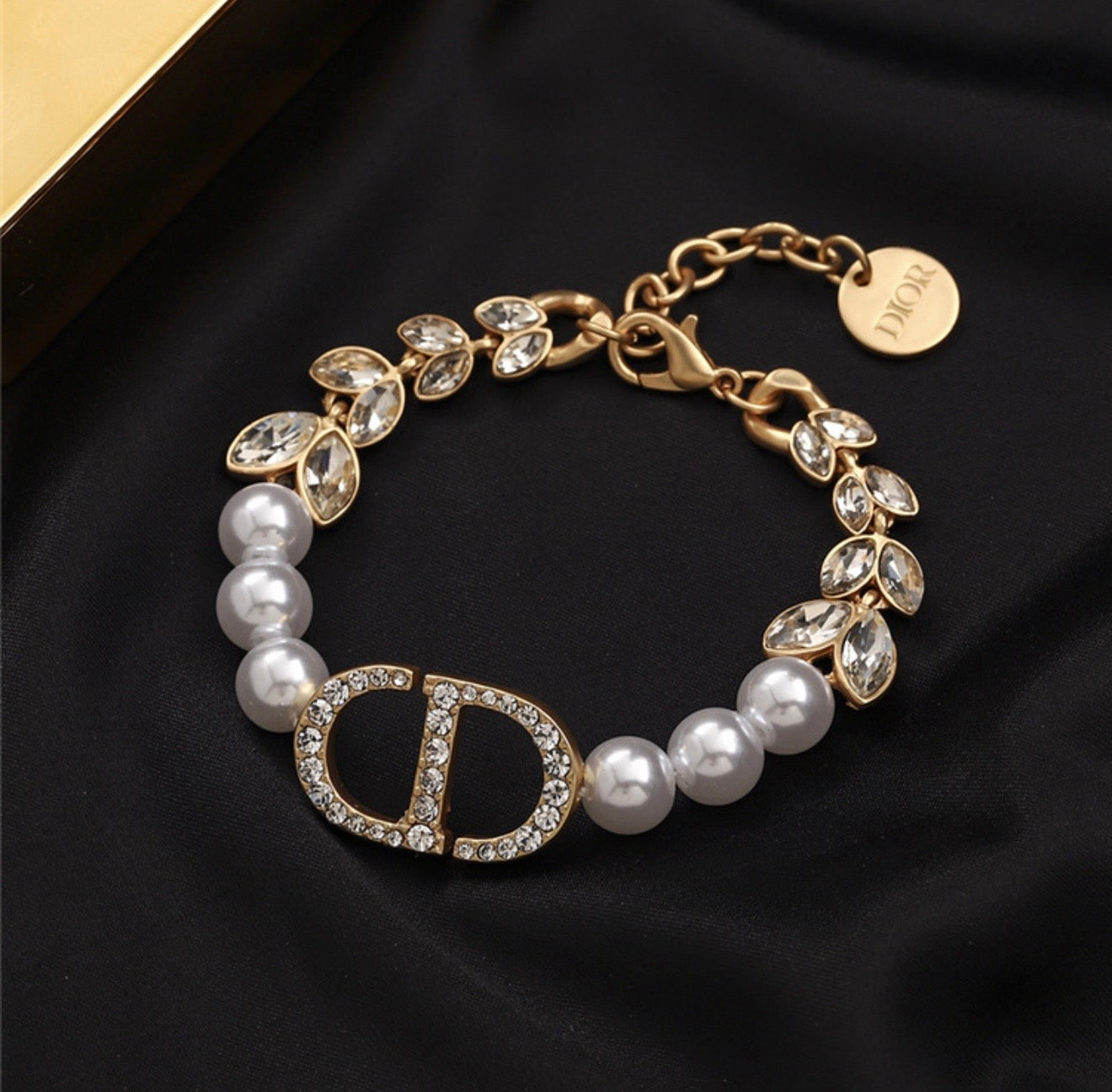 Pearly bracelet