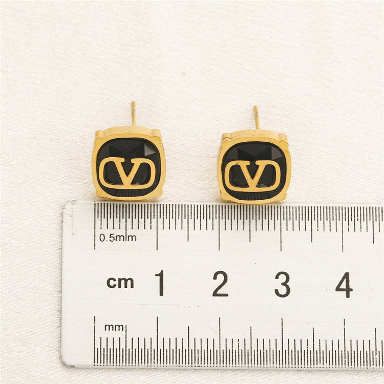 V earring
